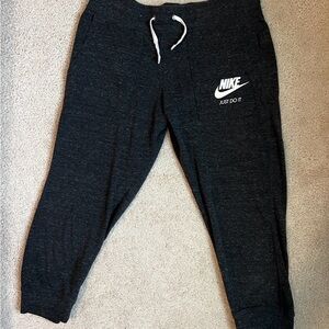 Nike Jogger Sweatpants Women’s Medium Gray